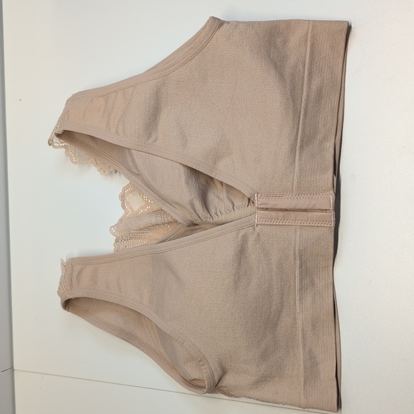 Breezies Seamless Set of (2) Lace Cami Bras with Removeable Pads Size 1X NWOT - Picture 7 of 8